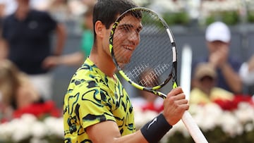 Spain's Carlos Alcaraz celebrates beating Germany's Alexander Zverev during their 2023 ATP Tour Madrid Open tennis tournament singles match at Caja Magica in Madrid on May 2, 2023. (Photo by Thomas COEX / AFP)