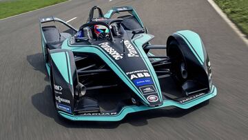 Nelson Piquet Jr. pilota el monoplaza de Jaguar Racing. 