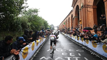 SAN LUCA, ITALY - OCTOBER 05: Tadej Pogacar of Slovenia and Team UAE Team Emirates competes in the breakaway climbing to the Sanctuary of Our Lady of San Lucaduring the 107th Giro dell'Emilia 2024 a 215.3km one day race from Vignola to Bologna - San Luca 267m on October 05, 2024 in San Luca, Italy. (Photo by Dario Belingheri/Getty Images)