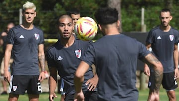 El plantel de River Plate practicó hoy en Punta del Este antes de emprender el regreso a Buenos Aires para continuar con su pretemporada.