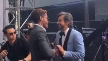 El actor y comediante mexicano y el mediocampista de Los &Aacute;ngeles Galaxy se encontraron y saludaron en la ceremonia de premiaci&oacute;n de los ESPY Awards 2019.