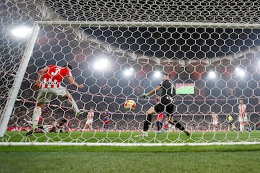 5-0. Unai Simón saca una mano a un remate de Fermín López y en la segunda jugada acaba en Raphina que no perdona.