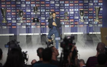 El lateral derecho se ha despedido del club rojiblanco tras 355 partidos y siete títulos en una conferencia de prensa en el Wanda Metropolitano.