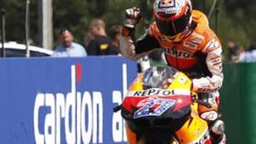 Un paso de gigante de Stoner hacia el título