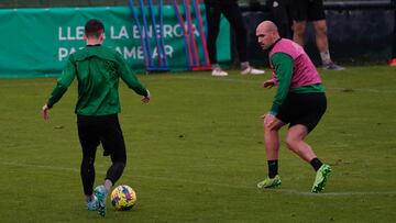 Unai Medina, del Racing, en las Instalaciones Nando Yosu.