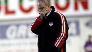 Mel, con gesto preocupado.