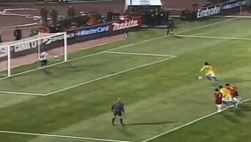 Este penal tapado por Bravo a Ronaldinho cumple 10 años