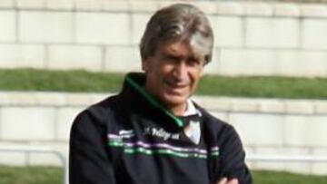 <b>ECHANDO CUENTAS. </b>Pellegrini, pensativo durante un entrenamiento.