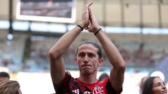 Soccer Football -  Brasileiro Championship - Flamengo v Cuiaba - Estadio Maracana, Rio de Janeiro, Brazil - December 3, 2023 Flamengo's Filipe Luis applauds fans during a goodbye ceremony inside the stadium before the match REUTERS/Pilar Olivares