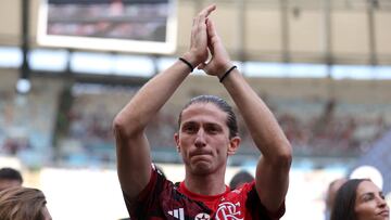 Soccer Football -  Brasileiro Championship - Flamengo v Cuiaba - Estadio Maracana, Rio de Janeiro, Brazil - December 3, 2023 Flamengo's Filipe Luis applauds fans during a goodbye ceremony inside the stadium before the match REUTERS/Pilar Olivares