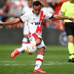 Álvaro García amplía su contrato con el Rayo Vallecano hasta 2026