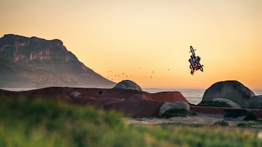 Photographer: Keenan Meyer, Athlete: Murray Loubser, Location: Maidens Cove, Cape Town, South Africa This image is free for editorial purposes only when used in relation to Red Bull Illume. Please always add the above photographer credit: © Keenan Meyer / Red Bull Illume // Zooom Productions / Red Bull Content Pool // SI202306090254 // Usage for editorial use only //