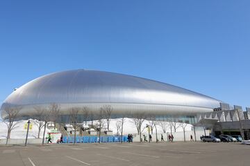 Sapporo. 41.140 espectadores. Diseñado por el arquitecto japonés Hiroshi Hara, fue inaugurado en 2001. Ha sido sede en el Mundial de fútbol de 2002 y de varios partidos de la selección japonesa. Su plancha de césped retráctil permite conservarlo mejor y la realización de otros eventos, como conciertos. 