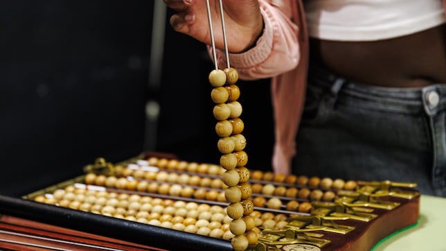 El economista Ángel Muñiz indica cómo invertir ‘El Gordo’ de la Lotería de Navidad y sacar un 20%: “Relativamente fácil”