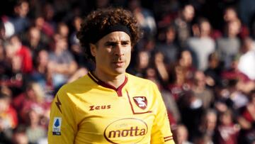 Técnico del Salernitana explicó la suplencia de Guillermo Ochoa