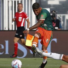 El regalo 'colocolino' que recibió Gaete en el Monumental