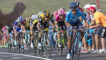 Nairo Quintana ataca durante la subida a La Covatilla en la novena etapa de la Vuelta a España 2018.