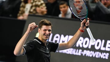 Poland's Hubert Hurkacz celebrates after winning a point against Kazakhstan's Alexander Bublik  during their men's semi-final singles tennis match of the ATP Open 13 in Marseille, southern France on February 25, 2023. (Photo by CLEMENT MAHOUDEAU / AFP)