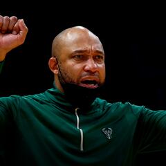 Who is the Los Angeles Lakers’ new head coach?