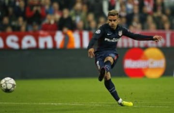 Antoine Griezmann scores to make it 1-1 on the night