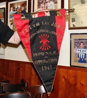 Parte posterior del banderín que se le entregó al Valencia.