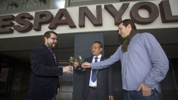 Mr. Chen brinda con AS: "Feliz Navidad a todos los pericos"