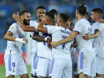 Tras sendos amistosos de pretemporada (derrota ante el Glasgow Rangers 2-1 y empate con el Milán (0-0), el Madrid arranca la Liga con tres salidas: derrota al Alavés en la jornada inaugural (1-4), empata con el Levante (3-3) en una gran noche de Vinícius en la que marca dos goles y gana al Betis con un solitario tanto de Carvajal. En medio estalla la negociación entre el Madrid y el PSG por hacerse con los servicios de Mbappé… 