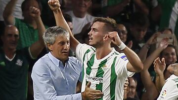 Fabi&aacute;n Ruiz celebra un gol junto a Quique Seti&eacute;n. 
