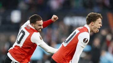 Rotterdam (Netherlands), 13/04/2023.- Mats Wieffer of Feyenoord celebrates scoring the 1-0 goal with his teammate Orkun Kokcu during the UEFA Europa League quarter final first leg match between Feyenoord and AS Roma, in Rotterdam, the Netherlands, 13 April 2023. (Países Bajos; Holanda) EFE/EPA/PIETER STAM DE JONGE