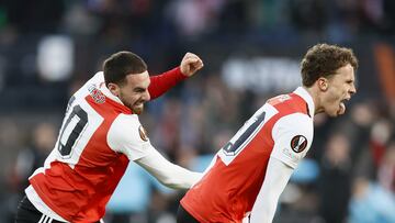 Rotterdam (Netherlands), 13/04/2023.- Mats Wieffer of Feyenoord celebrates scoring the 1-0 goal with his teammate Orkun Kokcu during the UEFA Europa League quarter final first leg match between Feyenoord and AS Roma, in Rotterdam, the Netherlands, 13 April 2023. (Países Bajos; Holanda) EFE/EPA/PIETER STAM DE JONGE
