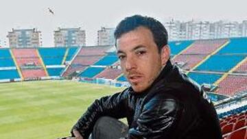 <b>EX FRANJIVERDE. </b>Rubén Suárez posó para AS en el Ciudad de Valencia, su estadio desde que dejó el Martínez Valero en junio de 2008.