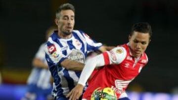 Luis Manuel Seijas de Santa Fe ante Luis Carlos Correia del Deportivo.