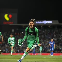 Cruz Azul topa con pared y Santos suma su tercera victoria al hilo