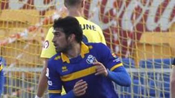 <b>VIO PUERTA. </b>Javi Hernández celebra el gol en el Mini Estadi.