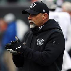 Carr hopes Bisaccia lands permanent Raiders job after playoff elimination