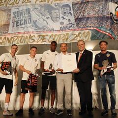 El Valencia luce afición en la 25ª Convención de Peñas