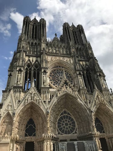 Jenni Hermoso y su vela en la catedral de Reims el sbado