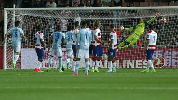 Poco pudo hacer Ochoa: ¡Golazo de tiro libre de Marcelo Díaz!