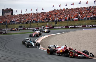 Charles Leclerc y George Russell en acción durante la carrera. 