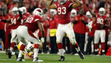 Calais Campbell y Frostee Rucker celebran uno de los numerosísimos sacks que consiguieron contra los Packers.