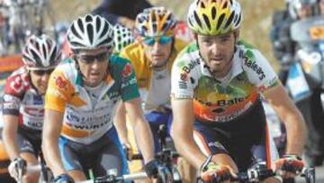 <b>SE VIGILAN. </b>Mancebo marca el ritmo de los favoritos en la ascensión a Cerler. A su rueda, Heras, Menchov y Carlos Sastre.