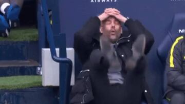 El GIF de la frustración de Guardiola que arrasa en Twitter: ¡año en blanco!