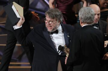 Guillermo del Toro ha sido el triunfador de la noche al ganar el Oscar a mejor director y a mejor película por La forma del agua.