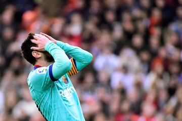 Lionel Messi lament芍ndose.