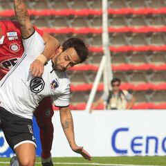 Mosa: "Me gustaría que cuidaran más a Valdivia en la cancha"