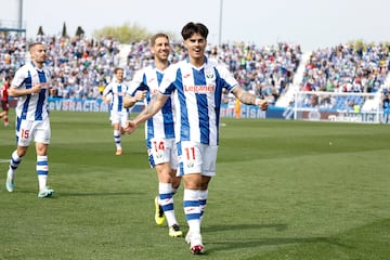 Juan Cruz celebra uno de sus dos goles con el Leganés. 