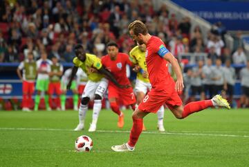 0-1. Harry Kane marcó de penalti el primer gol.