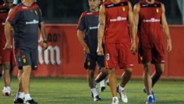 <b>CAMBIO DE HÁBITOS. </b>El Mallorca entrenó a las 21:00 con el fin de llegar mejor al partido del sábado.