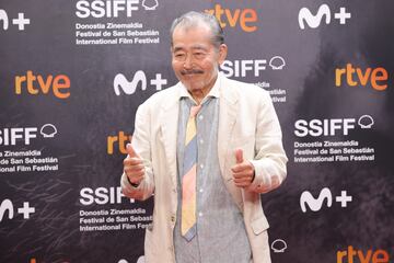 Tatsuya Fuji posa en la alfombra roja de la gala de clausura del Festival de San Sebastián.