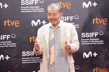 Tatsuya Fuji posa en la alfombra roja de la gala de clausura del Festival de San Sebastián.